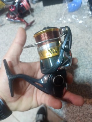 Carrete Shimano SAHARA 2500 nuevo