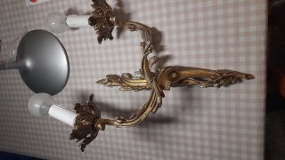 Aplique de bronce dorado y blanco