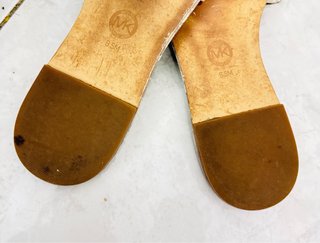 Sandalias Michael Kors Piel Doradas Beige