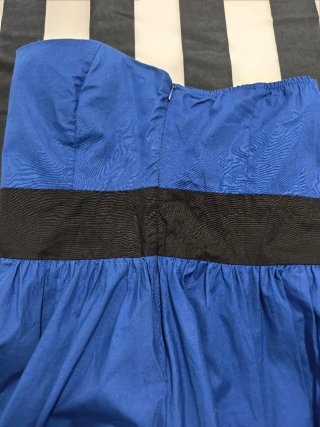 Vestido Azul Eléctrico Palabra de Honor con Falda