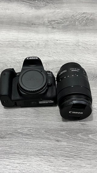 Canon EOS 77D Cámara Digital + Accesorios