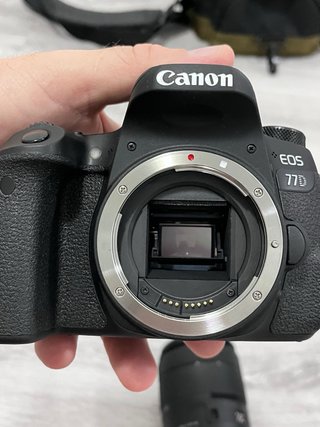Canon EOS 77D Cámara Digital + Accesorios