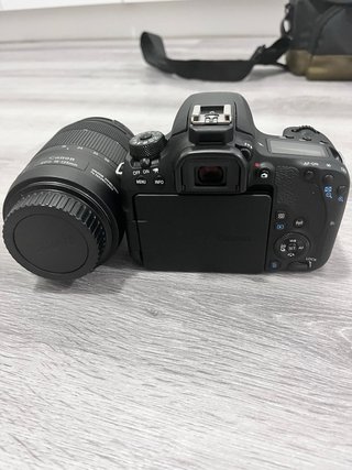 Canon EOS 77D Cámara Digital + Accesorios