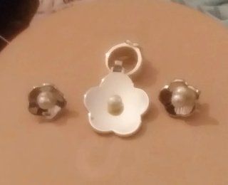 Colgante Tous Flor AMAPOLA plata y perla.