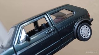 Coche a escala VW Golf GTI