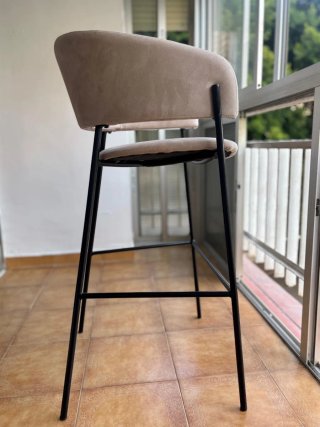Silla de lujo terciopelo beige y metal negro