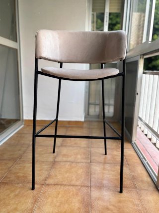 Silla de lujo terciopelo beige y metal negro