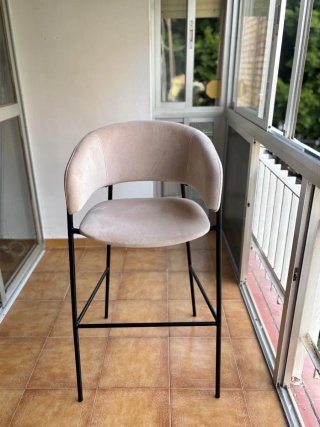 Silla de lujo terciopelo beige y metal negro