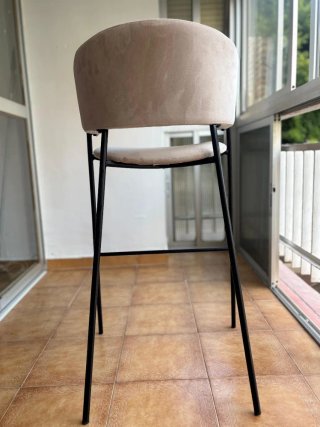 Silla de lujo terciopelo beige y metal negro