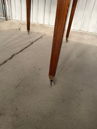 Mesa de madera plegable con cajón restaurada