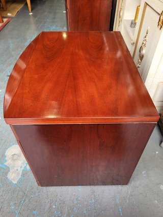 MESITA DE DORMITORIO / DISEÑO CURVO