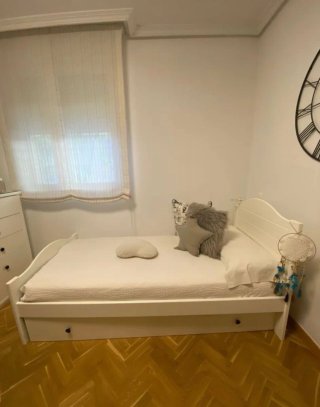 Cama juvenil blanca de madera