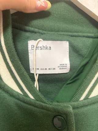 Chaqueta Bershka Verde y Beige Talla M