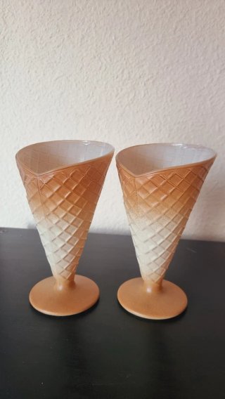 Pareja de copas vintage forma cucurucho Italy