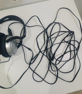 Auriculares diadema plateados y negros