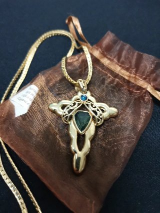 Colgante Goldfield con piedra verde y cadena