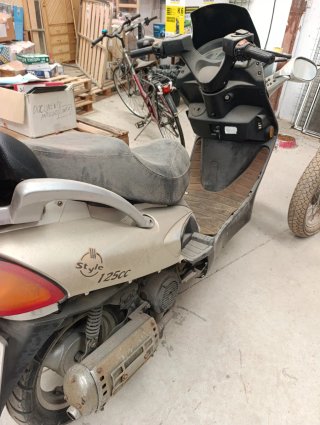 Scooter 125cc 4T marca Aiyumo style documentada.