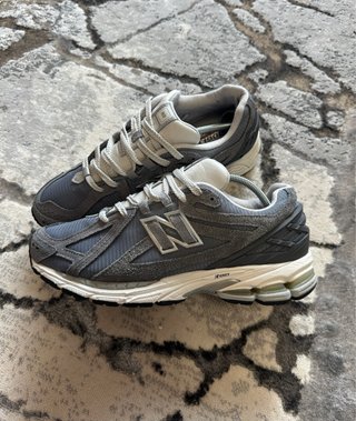 Tênis New Balance Cinza e Branco