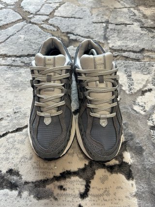 Tênis New Balance Cinza e Branco