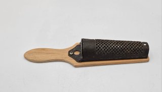 Grattugia vintage in legno e metallo