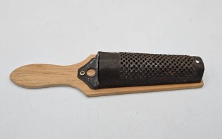 Grattugia vintage in legno e metallo