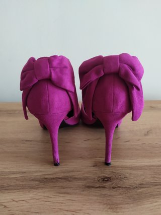 Sapatos stilettos fúcsia com laço atrás 37