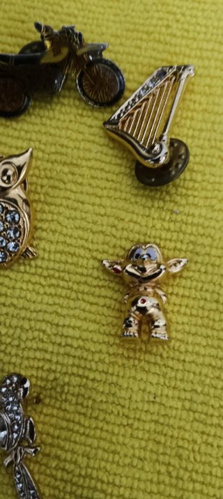 Lote de pins vintage: moto, arpa, búho