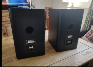 Altavoces JBL Estudio 230 .