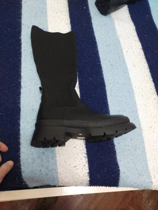 Botas altas negras nuevas