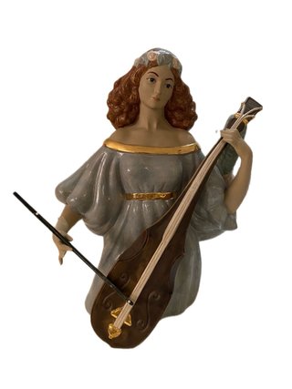 Figura cerámica mujer con instrumento musical