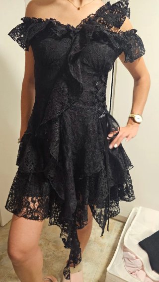Vestido gótico negro encaje volantes
