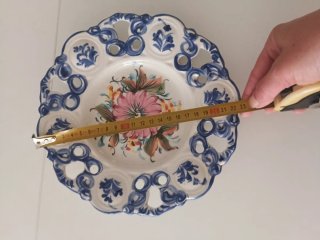 Piatti decorativi in ceramica dipinti a mano