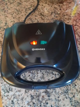 Sandwichera HENSKE negra