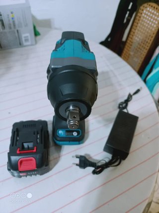 Llave de Impacto a batería Makita 18-21v