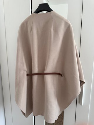 Capa River Island Beige Talla M