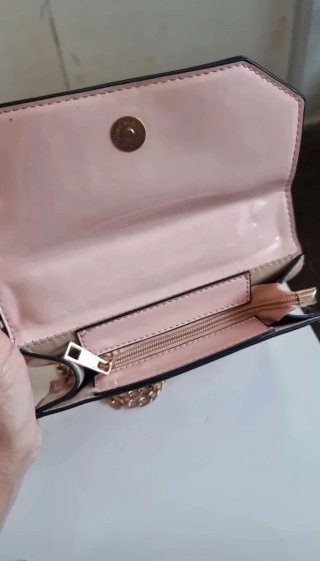 Lote 2 bolsos: Rojo satén y Rosa charol