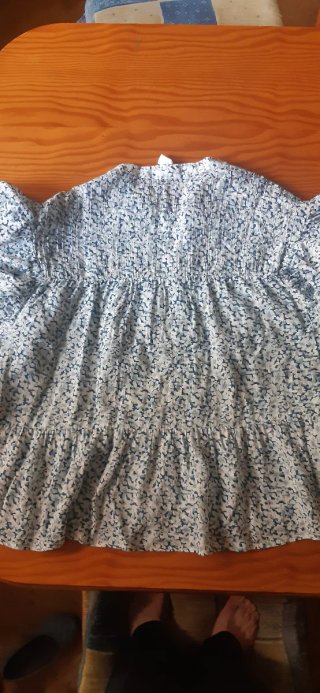 Camisa de mujer con estampado floral de Mango.