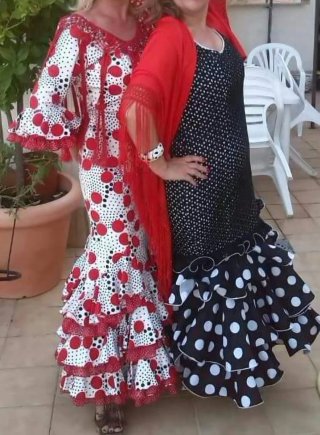 2 Vestidos Flamenca Lunares, cada uno 75€