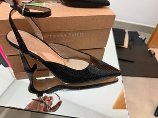 Tacones piel natural negros NUEVOS