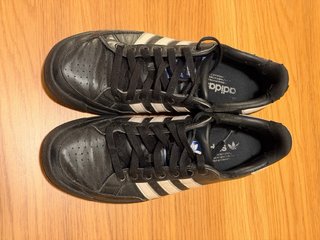 Zapatillas Adidas Negras y Blancas