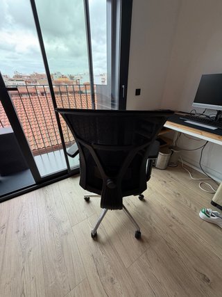 Silla de oficina ergonómica negra