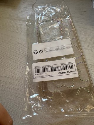 Funda iPhone 15 Pro con Corazones Brillantes