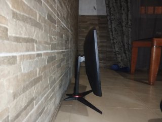 Monitor AOC Curvo Negro y Rojo,