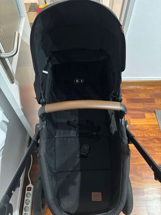 Carrito de bebé negro
