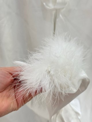 Pijama blanco con plumas