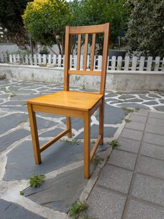 Juego de 4 sillas de madera