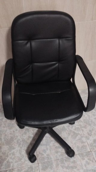 Silla de oficina negra