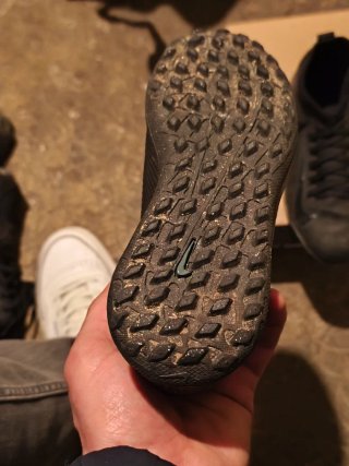 Botas de fútbol Nike negras talla 32