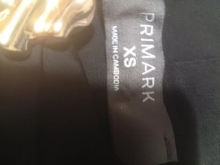 Blusa negra Primark con broche dorado Talla XS