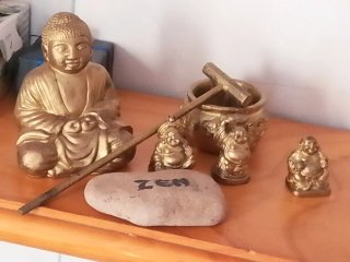 Miniaturas doradas pintadas a mano